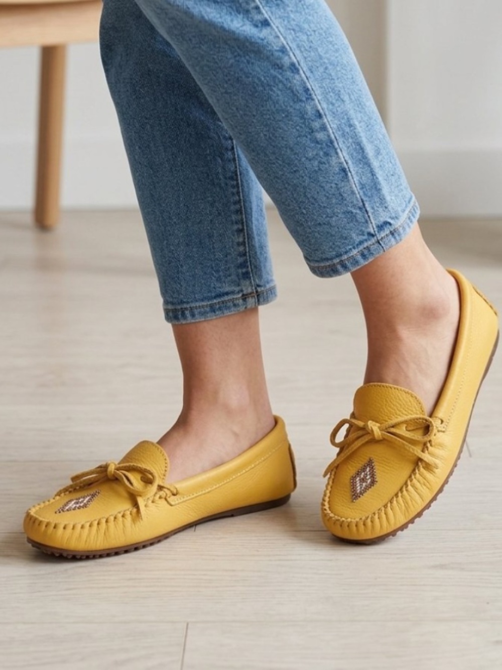 Manitobah Mukluks Canoe Grain Moccasin - Yellow Leather - Size 9